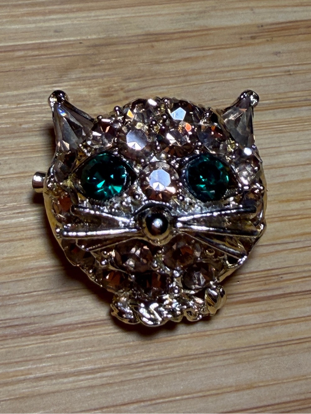 Vintage Gold-Tone Rhinestone Cat Face Statement Brooch Pin — Emerald Green Eyes
